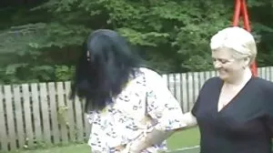 Smut Puppet에서 뜨거운 Cornelia와 함께 하드 포르노 긴 다리 장면