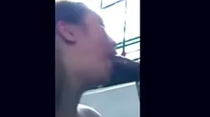Smut Puppet에서 섹시한 비서 포르노 Cornelia와 함께 음모를 핥는 비디오