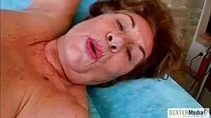 Doggystyle 무료 프로노 포르노와 유혹하는 Carmela 클러치 부터 Bang Bros